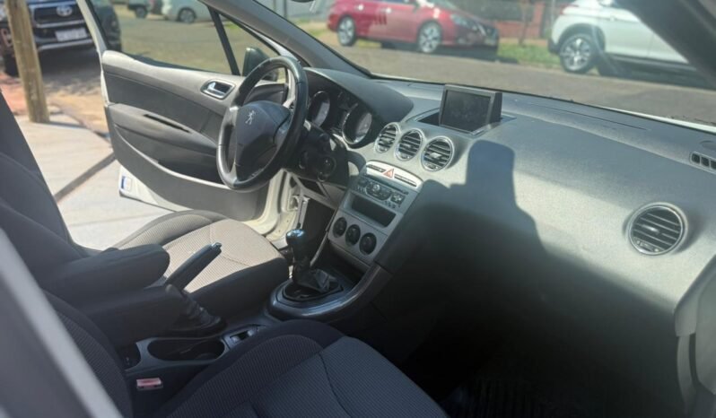 
								PEUGEOT 308 1.6 HDI ALLURE NAV 2014 CON 131.000KM lleno									