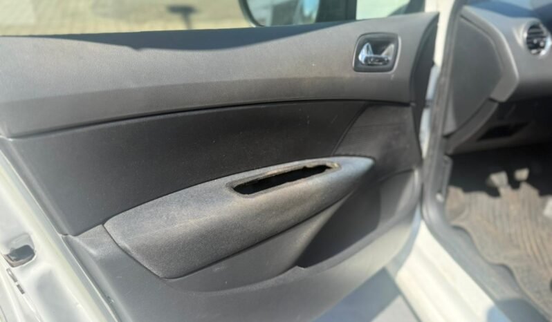 
								PEUGEOT 308 1.6 HDI ALLURE NAV 2014 CON 131.000KM lleno									