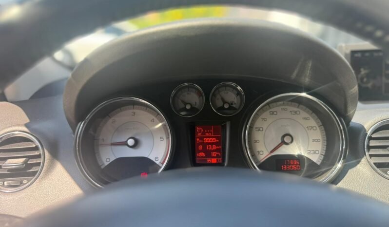 
								PEUGEOT 308 1.6 HDI ALLURE NAV 2014 CON 131.000KM lleno									