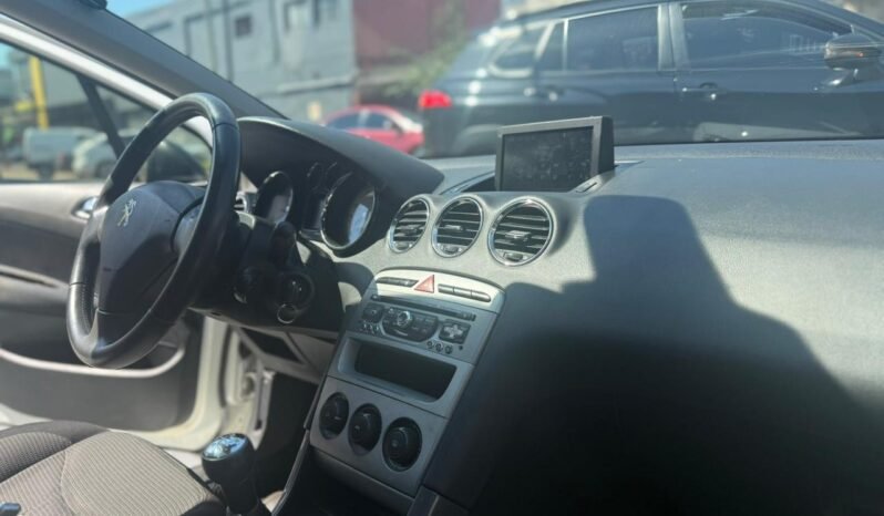 
								PEUGEOT 308 1.6 HDI ALLURE NAV 2014 CON 131.000KM lleno									