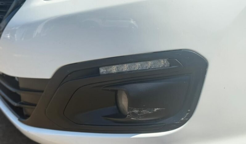 
								PEUGEOT 308 1.6 HDI ALLURE NAV 2014 CON 131.000KM lleno									