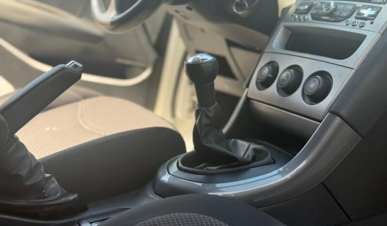 
								PEUGEOT 308 1.6 HDI ALLURE NAV 2014 CON 131.000KM lleno									