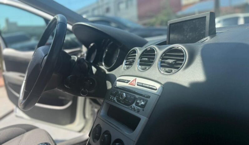 
								PEUGEOT 308 1.6 HDI ALLURE NAV 2014 CON 131.000KM lleno									