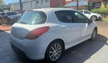 
									PEUGEOT 308 1.6 HDI ALLURE NAV 2014 CON 131.000KM lleno								
