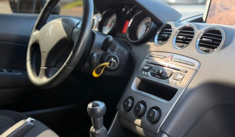 
								PEUGEOT 308 1.6 ALLURE NAV 2013 CON 160.000KM lleno									