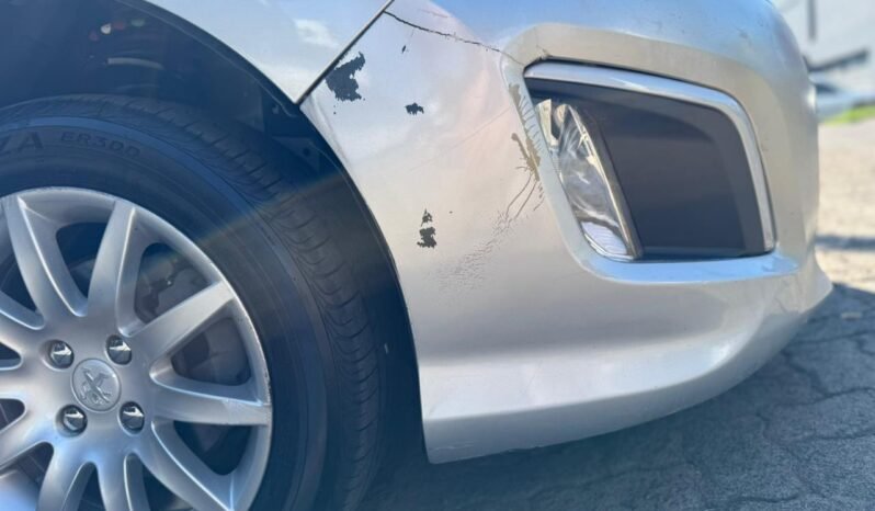 
								PEUGEOT 308 1.6 ALLURE NAV 2013 CON 160.000KM lleno									