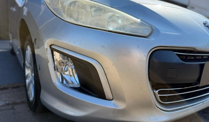 
								PEUGEOT 308 1.6 ALLURE NAV 2013 CON 160.000KM lleno									