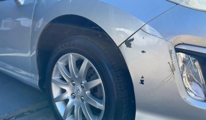 
								PEUGEOT 308 1.6 ALLURE NAV 2013 CON 160.000KM lleno									