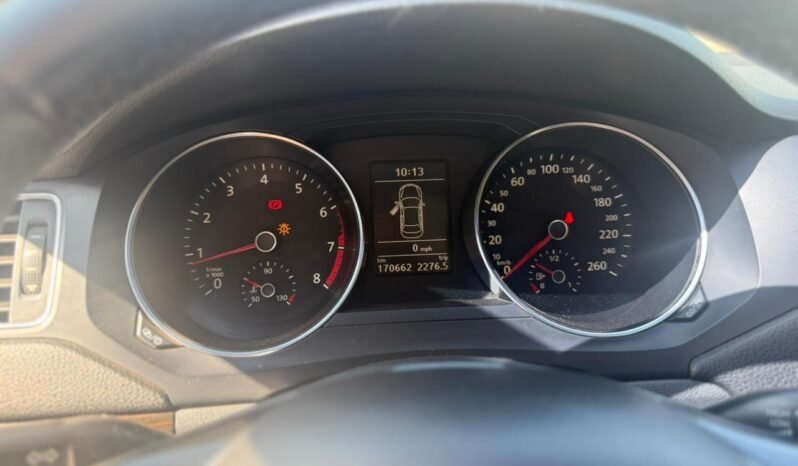 
								VOLKSWAGEN VENTO 2.5 170HO ADVANCE PLUS 2015 CON 169.000KM. lleno									